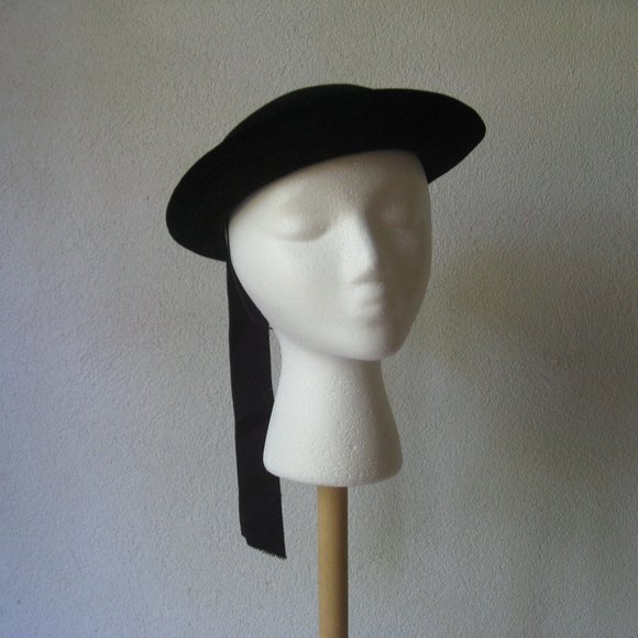 Vintage Accessories - SOLD l 50s Mr Herbert Black Velvet Round Trailing Grossgrain Ribbon Bow Hat